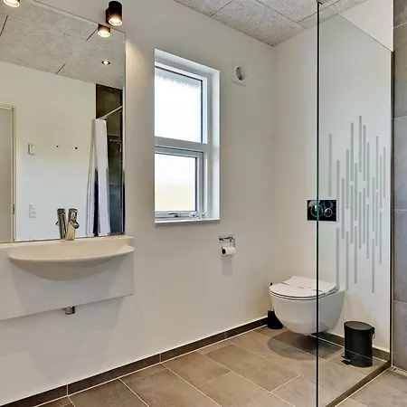 Jeneke - 1-6km From The Sea By Interhome