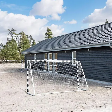 Jeneke - 1-6km From The Sea By Interhome