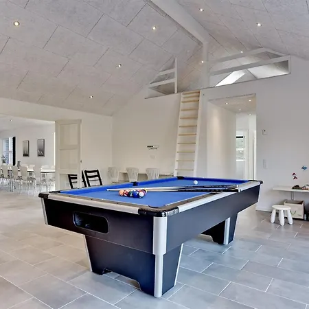 Jeneke - 1-6km From The Sea By Interhome *